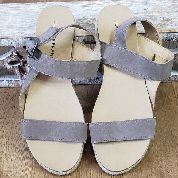 CL🚨 Lucky Brand Gadine Suede Espadrille Adjustable Sandal size 9.5 Grey Tan - Picture 1 of 8
